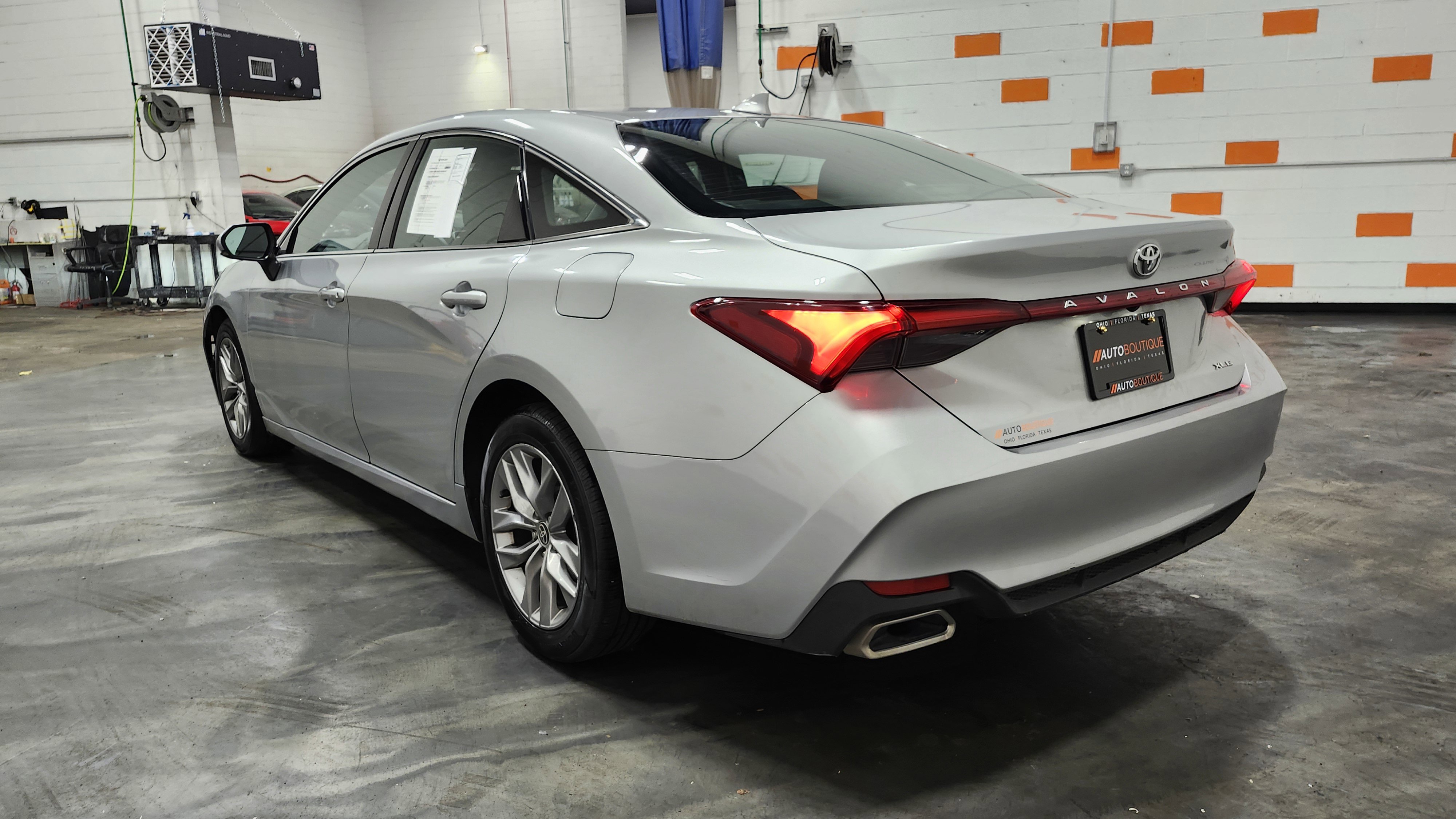 Used 2022 Toyota Avalon XLE image 14