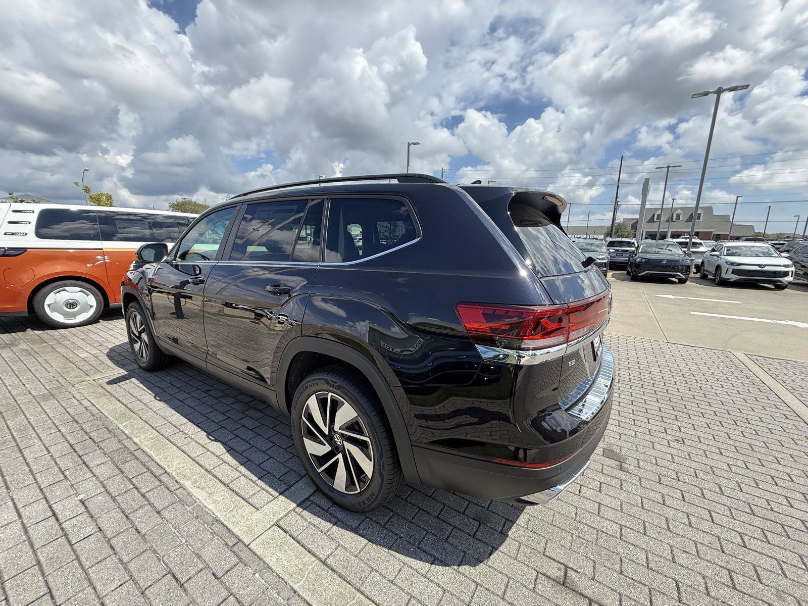 New 2026 Volkswagen Atlas SE image 7