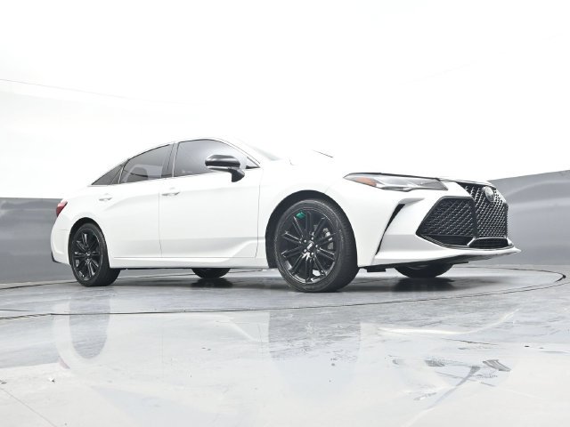 Used 2019 Toyota Avalon Touring FWD image 31