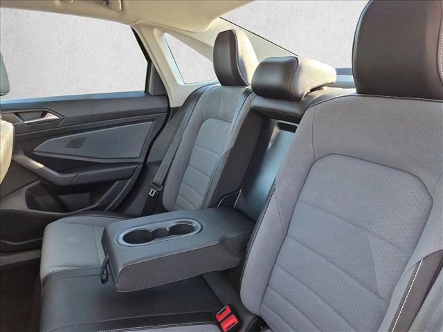 Used 2025 Volkswagen Jetta SE FWD image 26