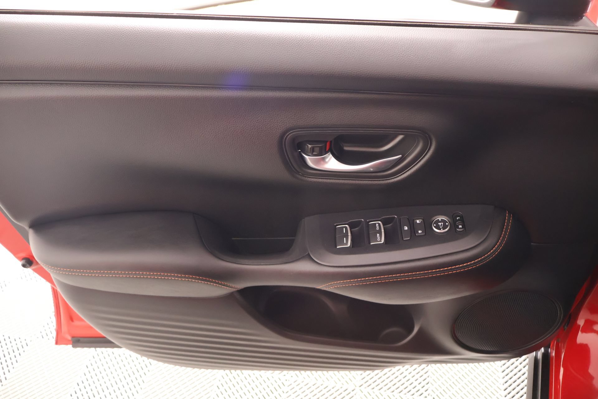 Used 2025 Honda HR-V Sport image 15