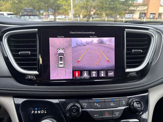 Used 2021 Chrysler Pacifica Touring-L image 25