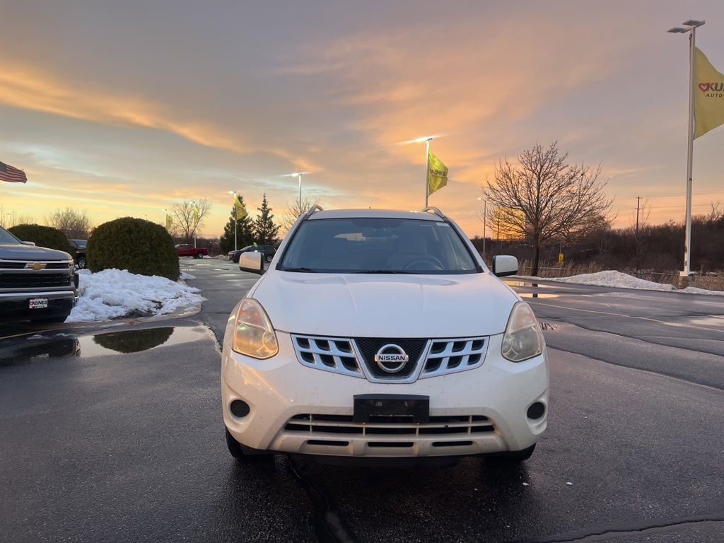 Used 2013 Nissan Rogue SV image 2