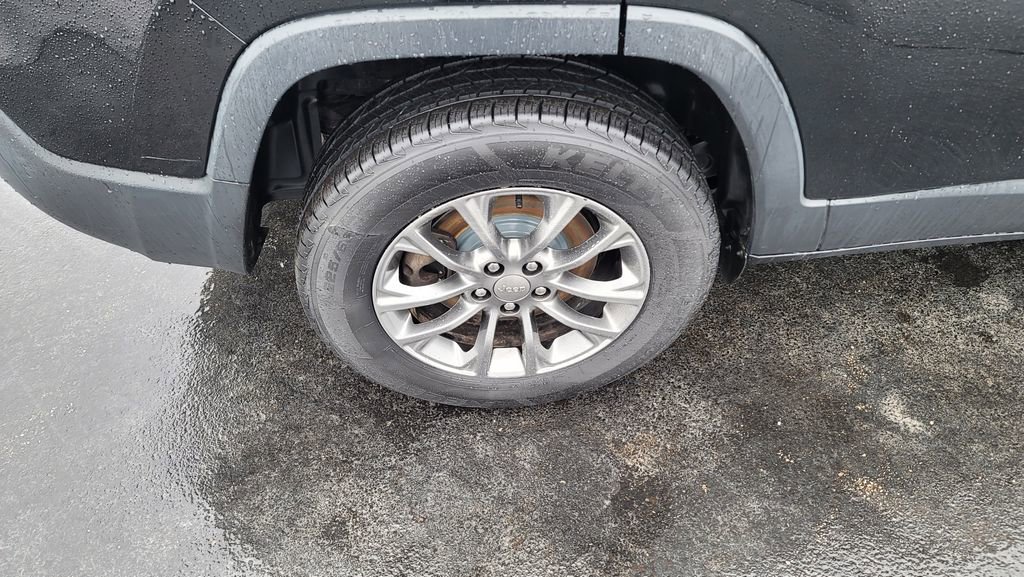 Used 2019 Jeep Cherokee Latitude Plus image 13