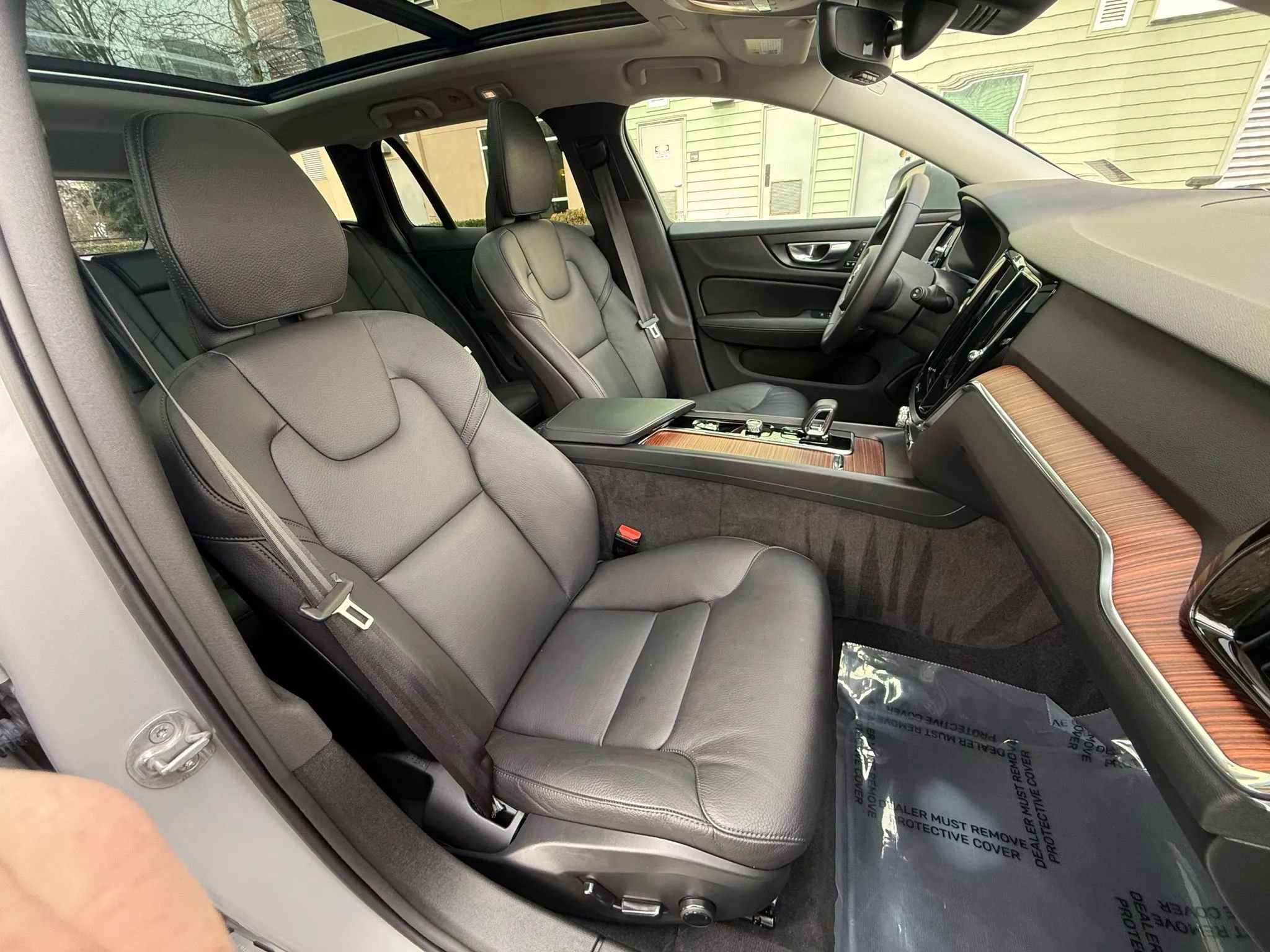 Used 2025 Volvo V60 B5 Cross Country Plus image 28