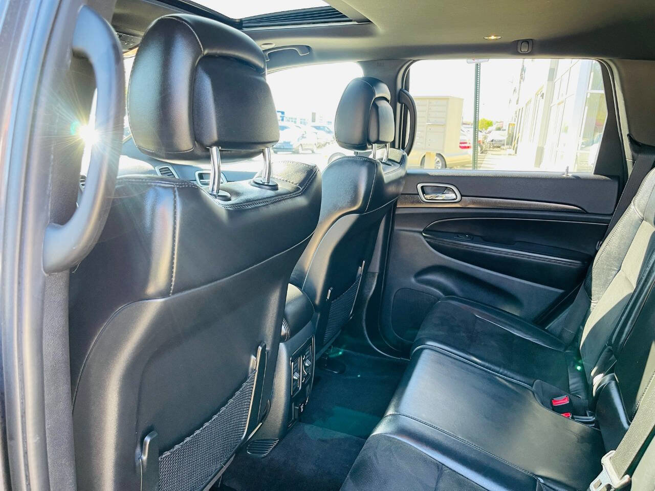 Used 2018 Jeep Grand Cherokee Altitude image 22