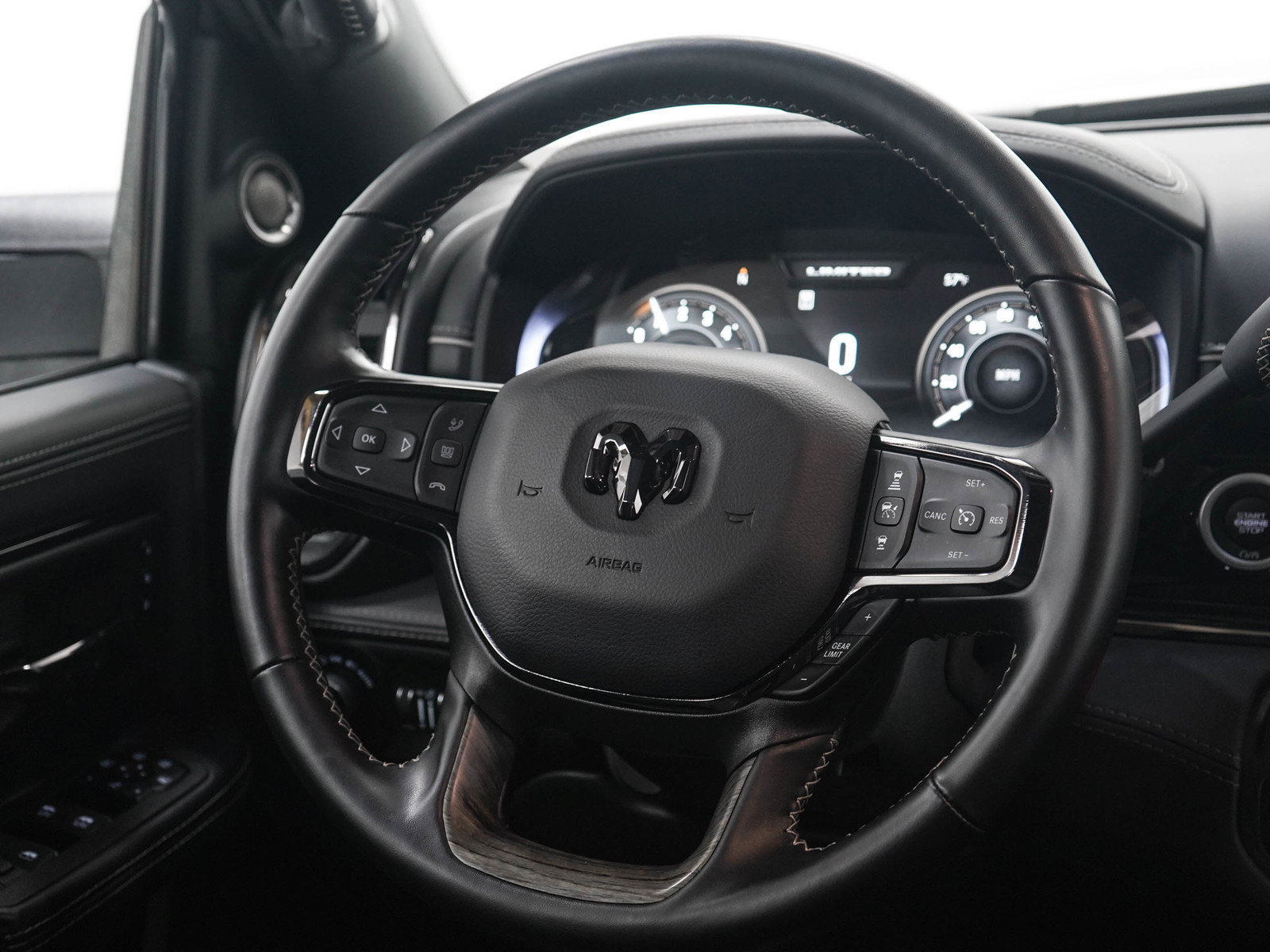Used 2025 RAM 3500 Limited AWD/4WD image 17