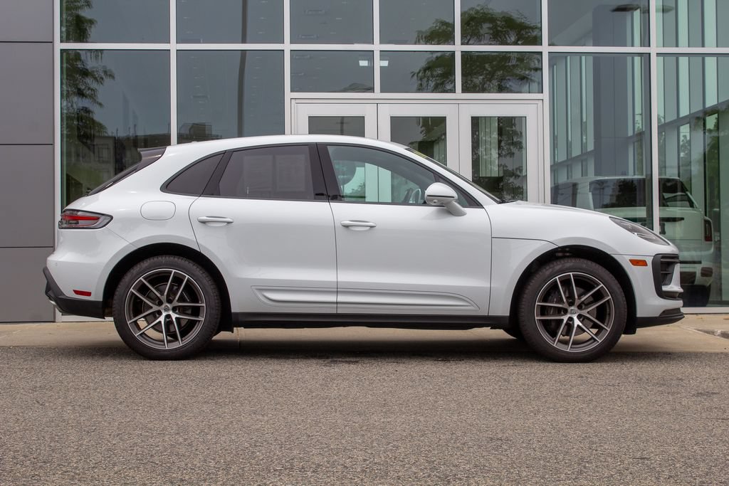 Used 2025 Porsche Macan AWD/4WD image 4