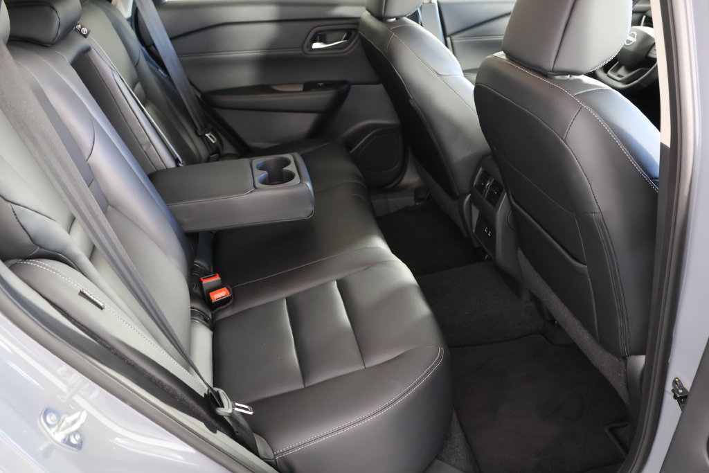 Used 2025 Nissan Rogue SL FWD image 21