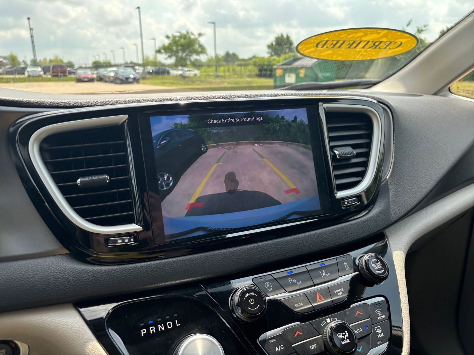 Used 2024 Chrysler Pacifica Touring-L image 17