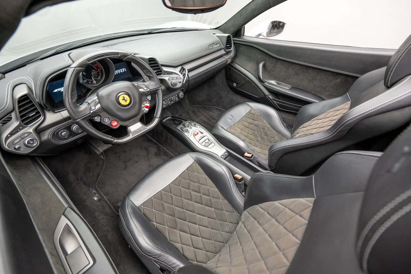 Used 2012 Ferrari 458 Spider RWD image 18