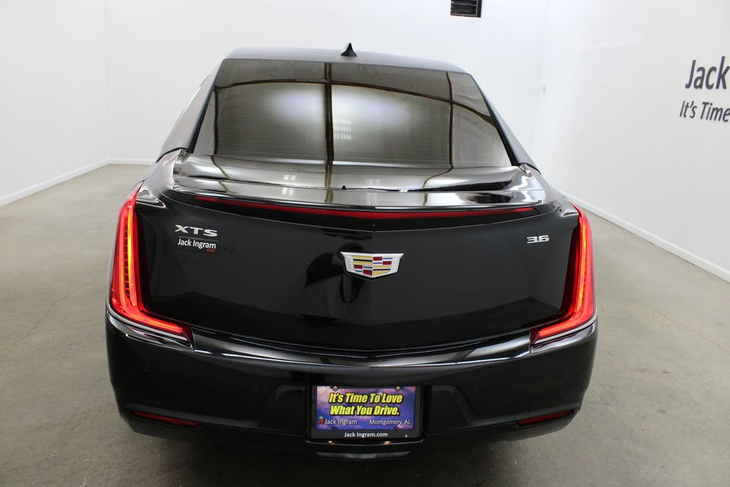 Used 2019 Cadillac XTS image 3