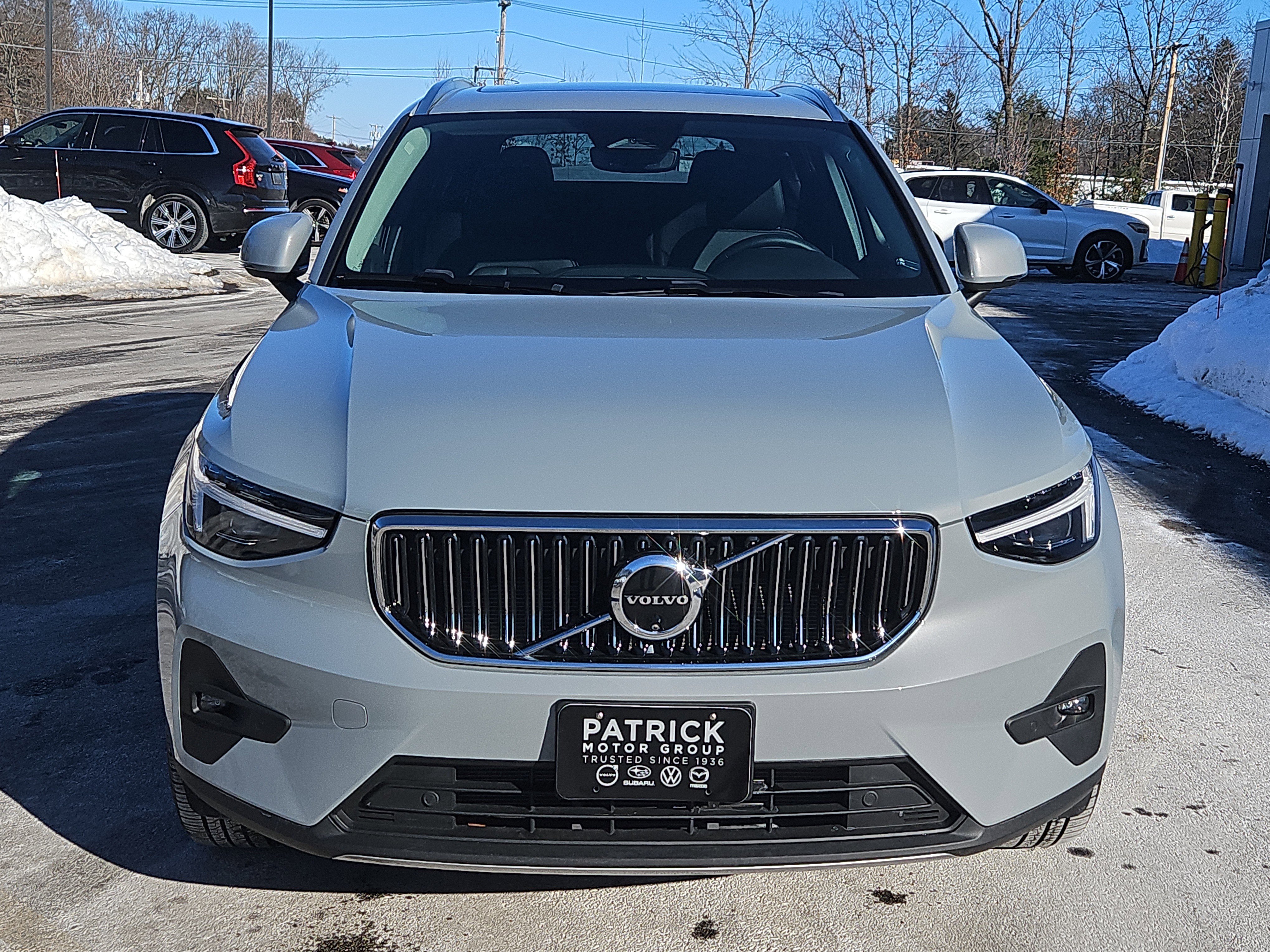 Used 2025 Volvo XC40 B5 Ultra w/ Climate Package image 27