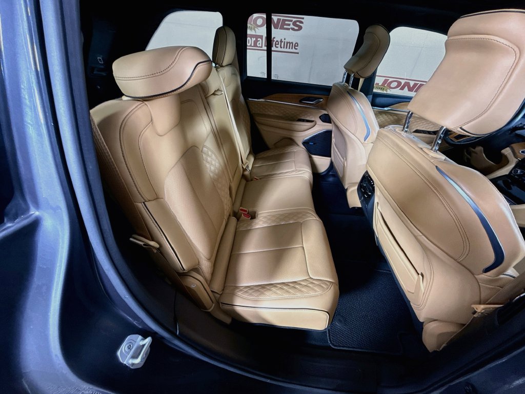 Used 2024 Jeep Grand Cherokee Summit AWD/4WD image 34