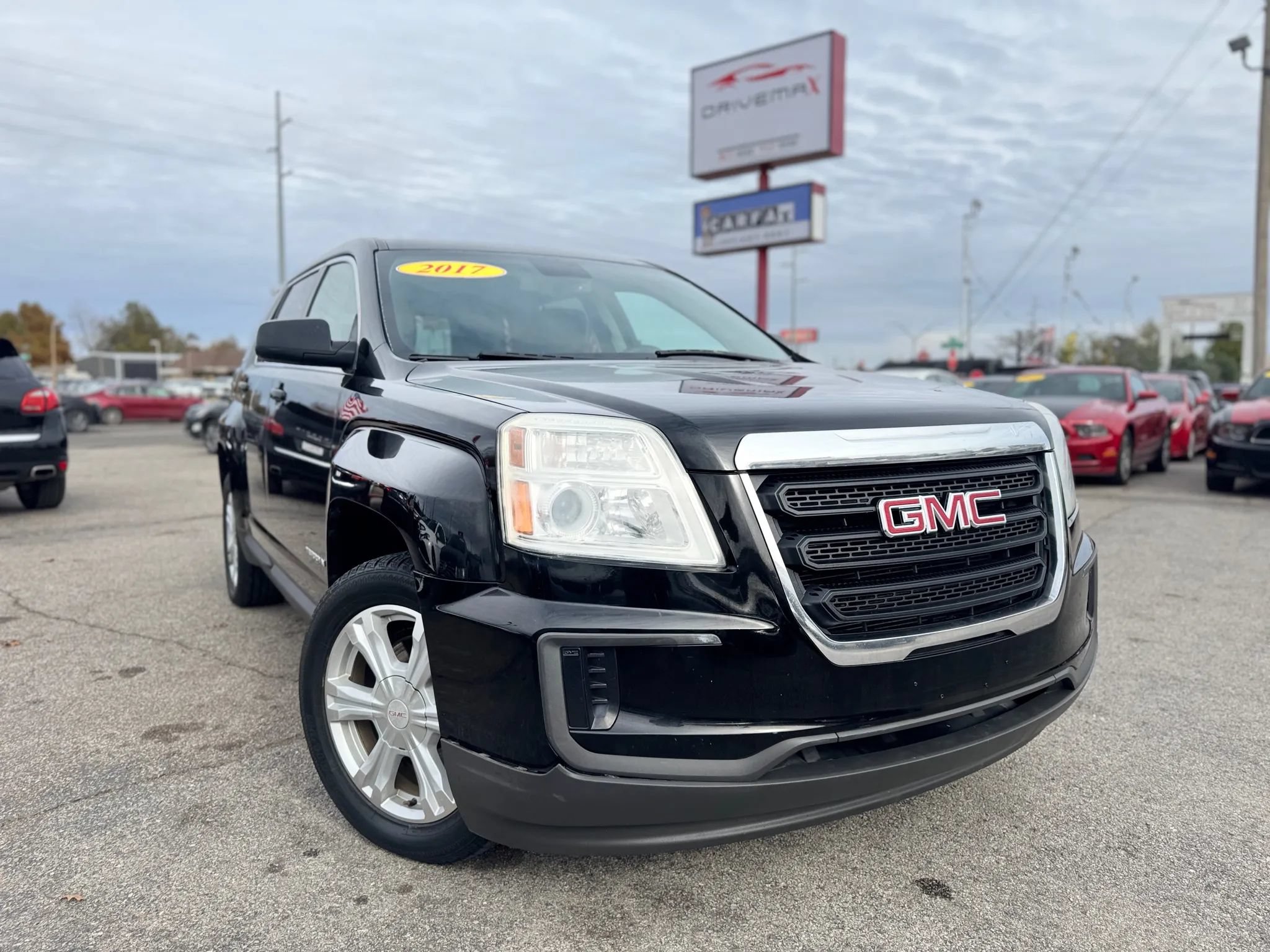 Used 2017 GMC Terrain SLE image 1