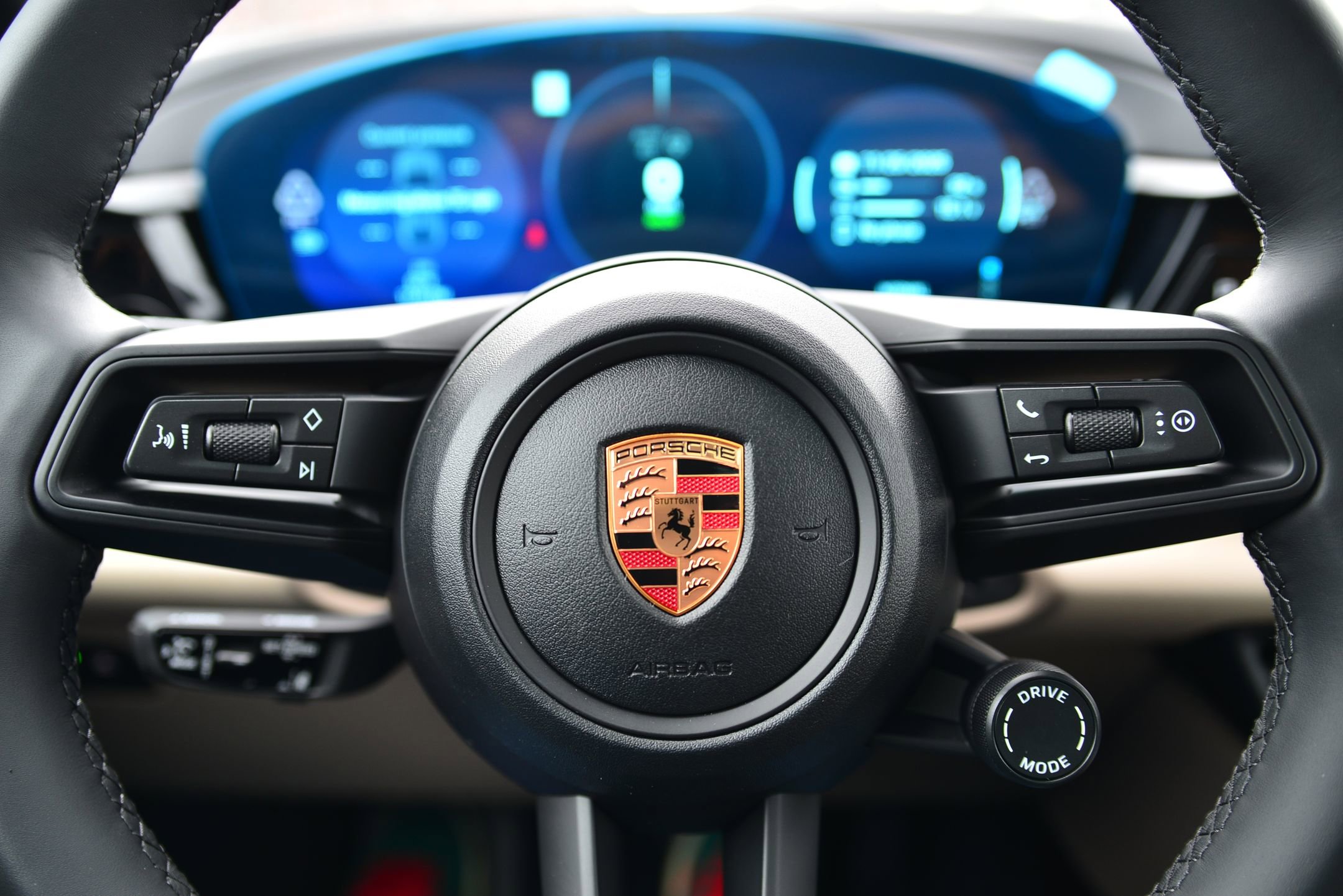 New 2025 Porsche Macan Electric RWD image 16