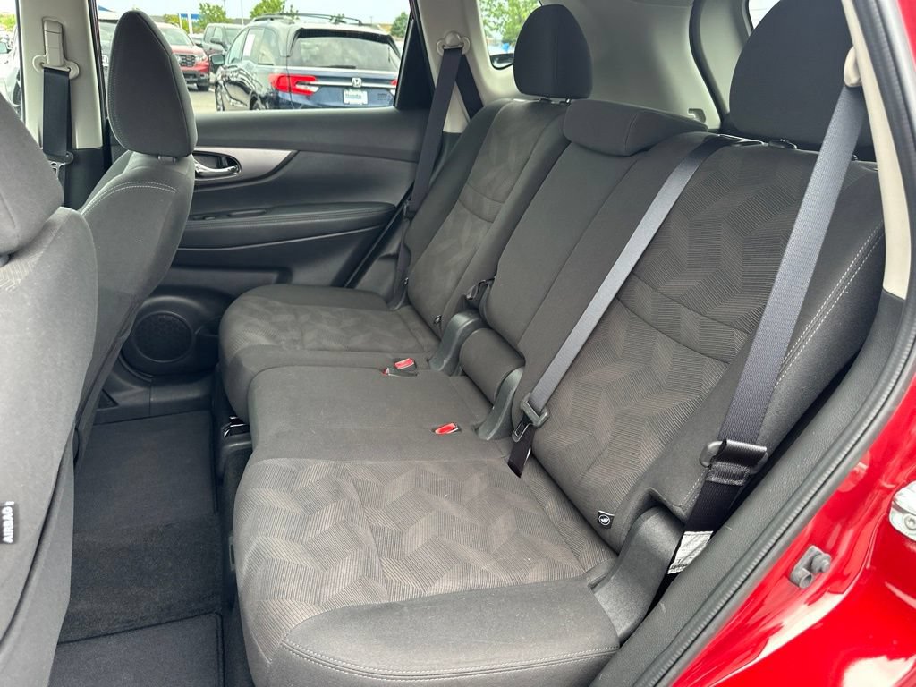Used 2016 Nissan Rogue SV FWD image 13