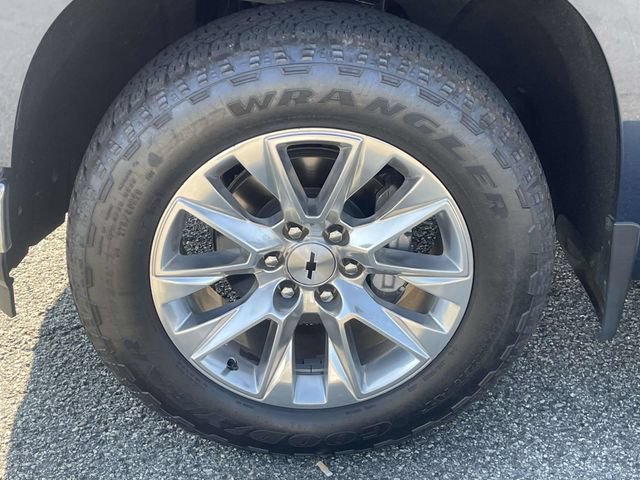 Used 2020 Chevrolet Silverado 1500 LTZ w/ LTZ Premium Package AWD/4WD image 11