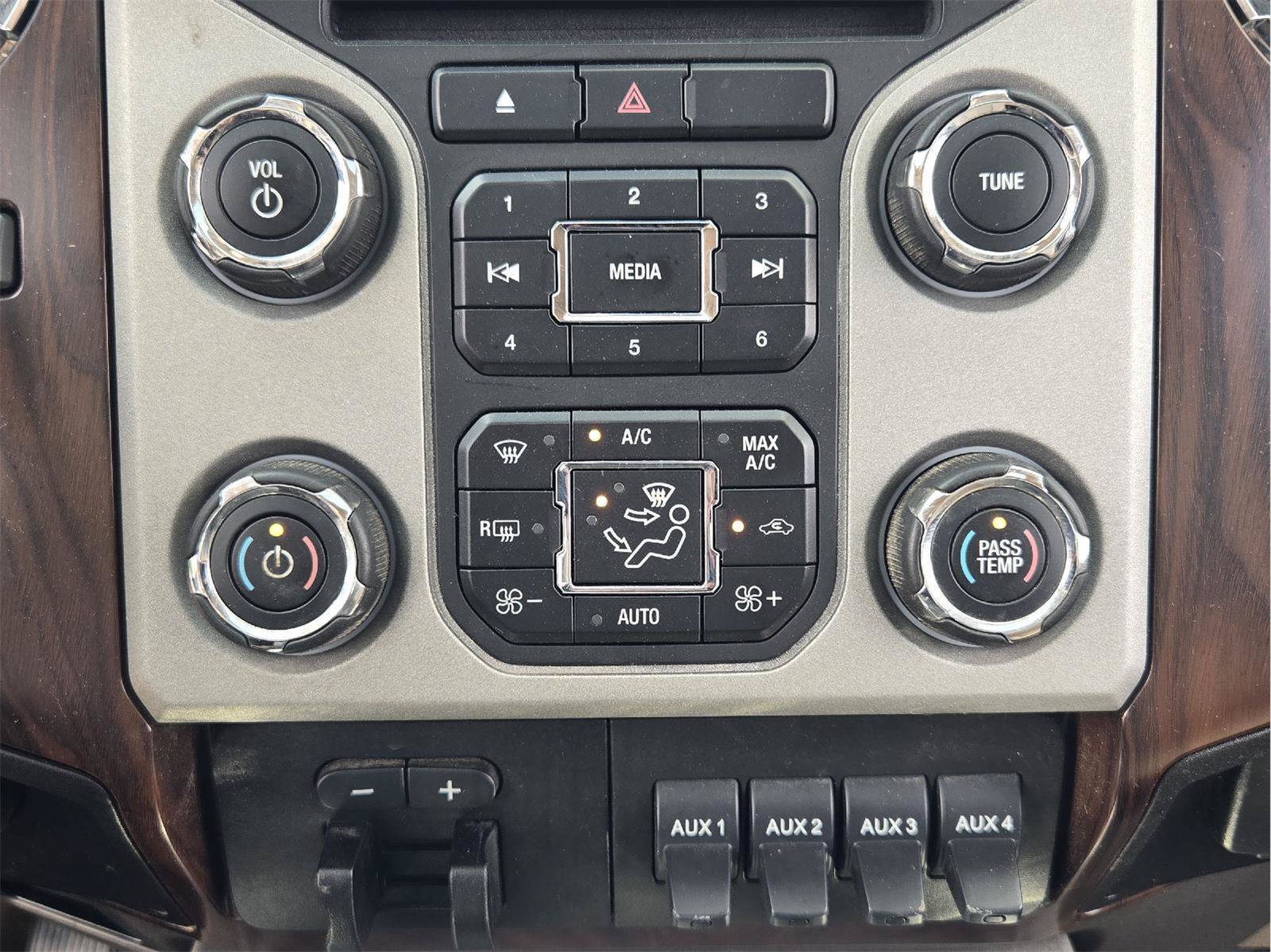 Used 2014 Ford F250 Lariat w/ Lariat Ultimate Package AWD/4WD image 18