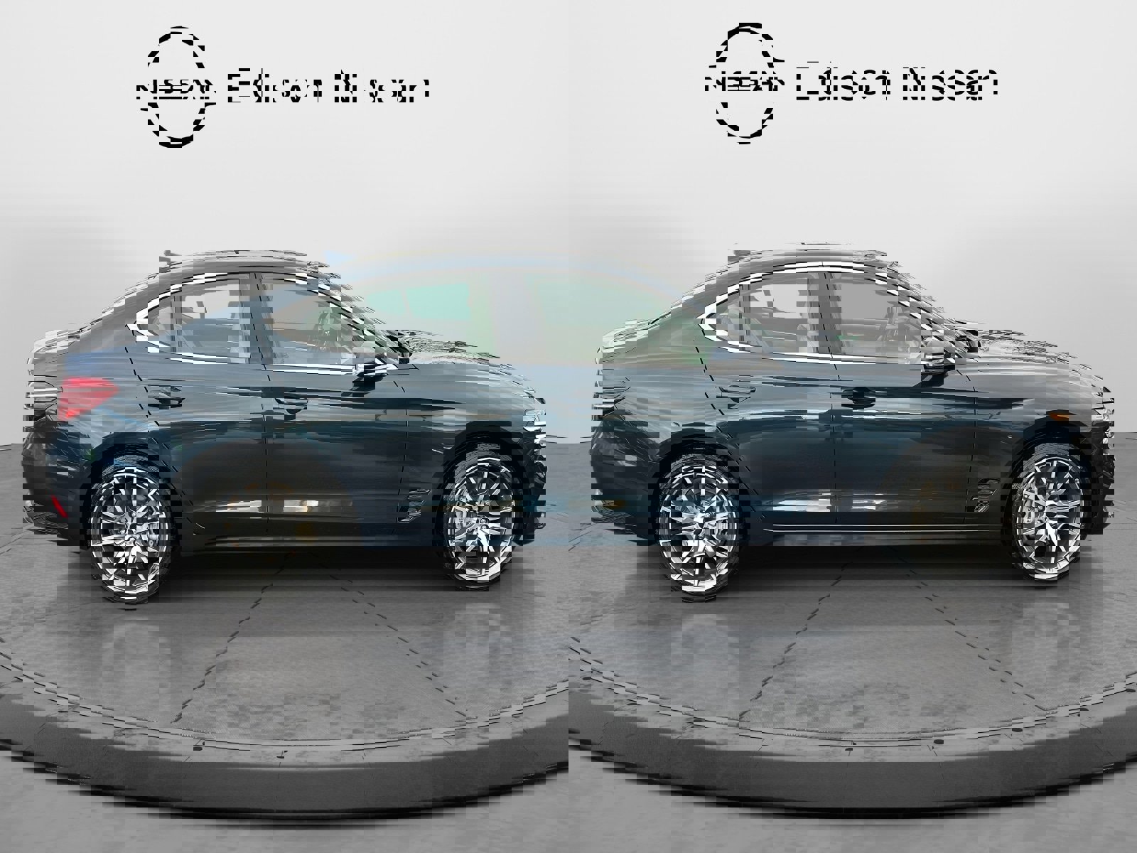 Used 2024 Genesis G70 2.5T image 3