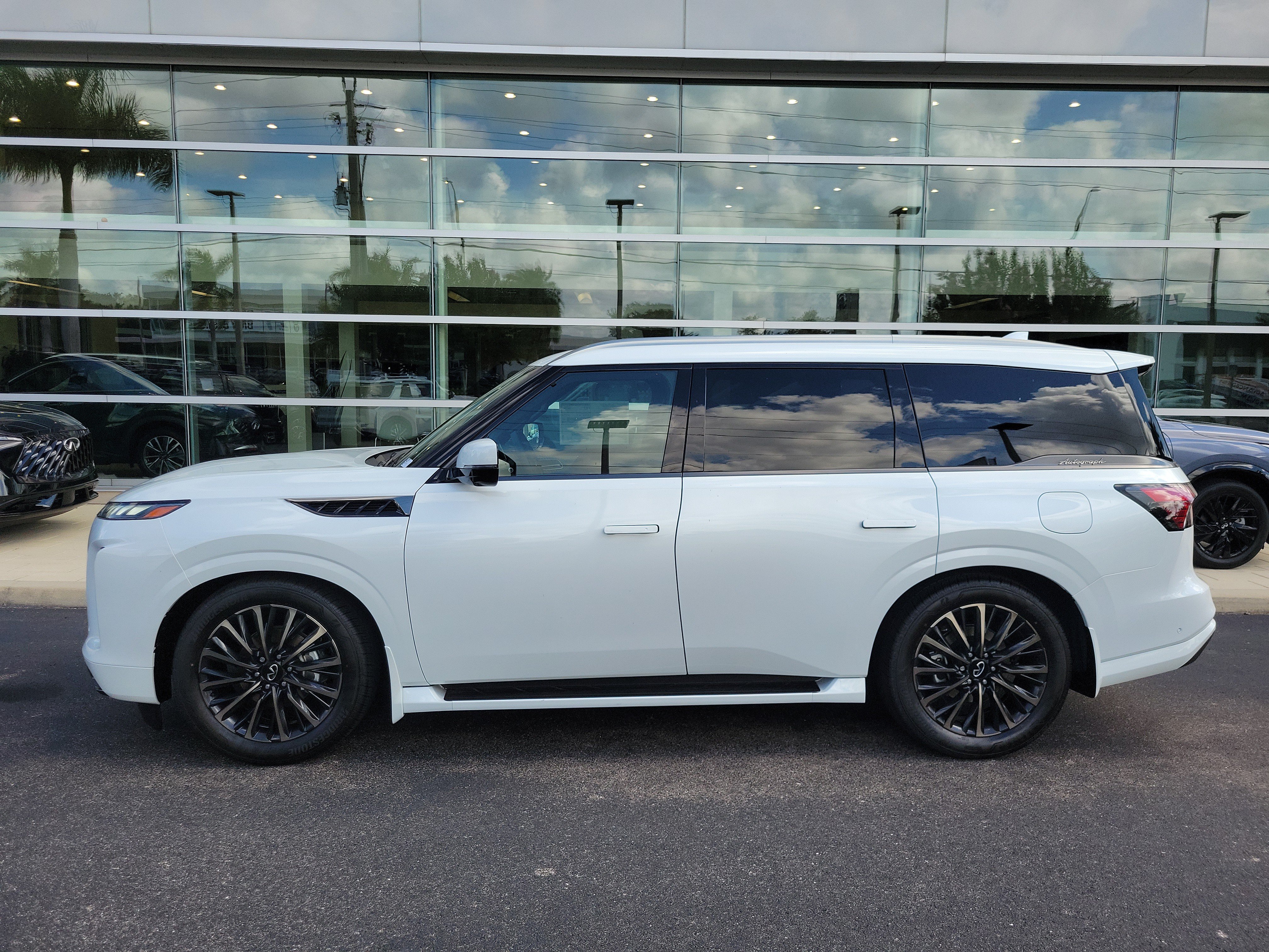 New 2026 INFINITI QX80 Autograph w/ Premium Cargo Package AWD/4WD image 7