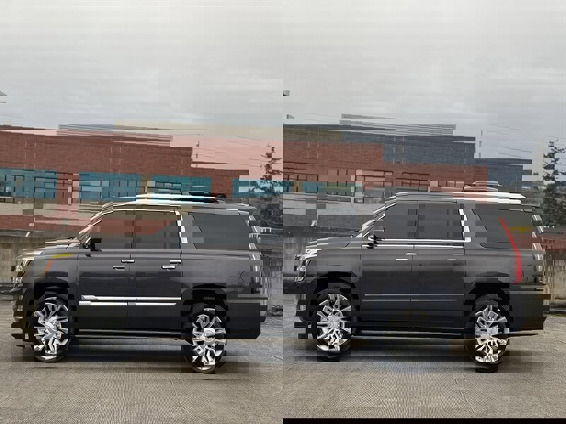 Used 2016 Cadillac Escalade ESV Platinum image 2