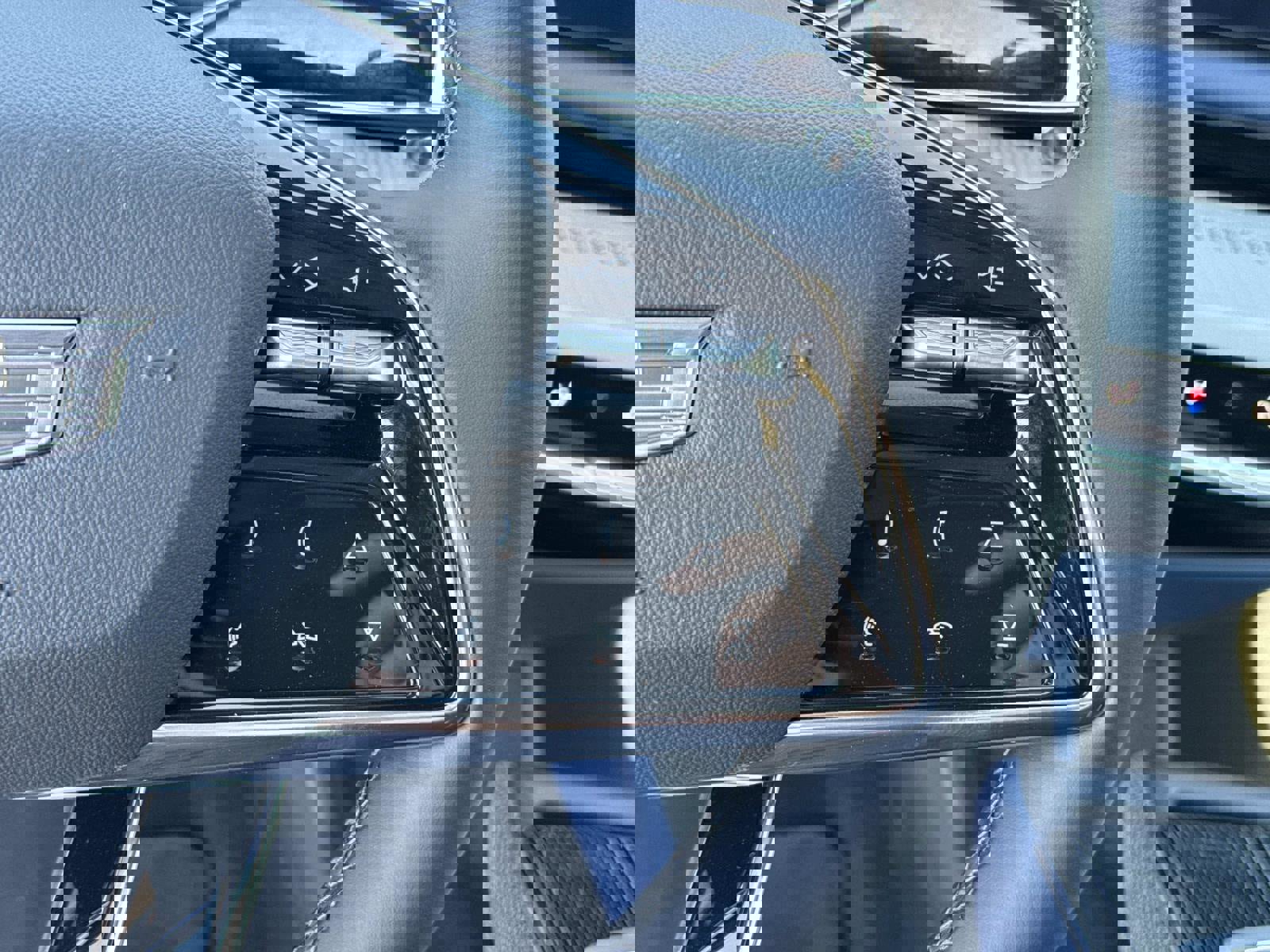 New 2026 Cadillac Optiq Luxury 2 image 30