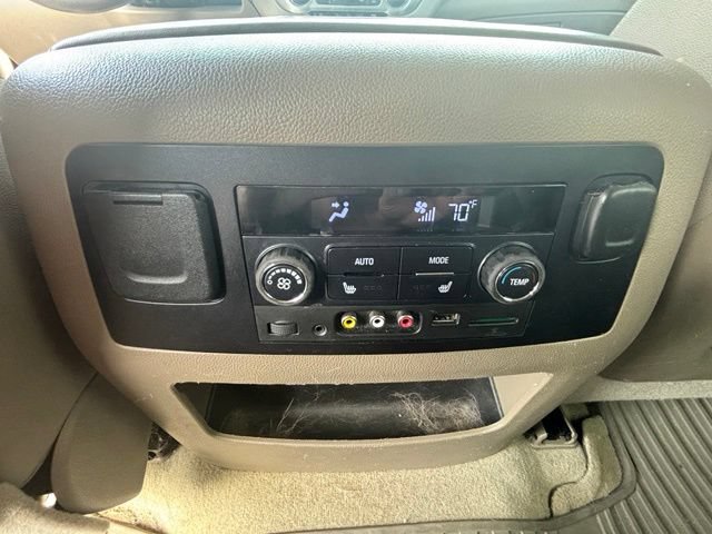 Used 2016 GMC Yukon XL SLT w/ Open Road Package AWD/4WD image 29