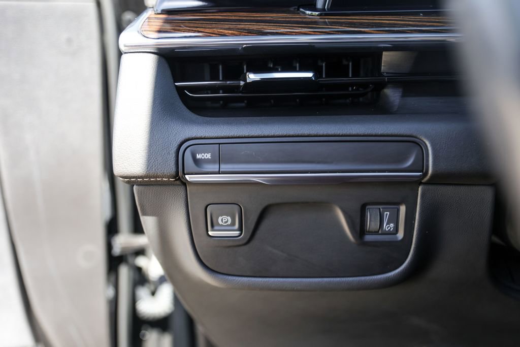 Used 2023 Cadillac Escalade Premium Luxury image 16