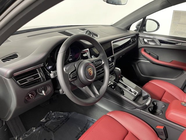 New 2026 Porsche Macan image 4