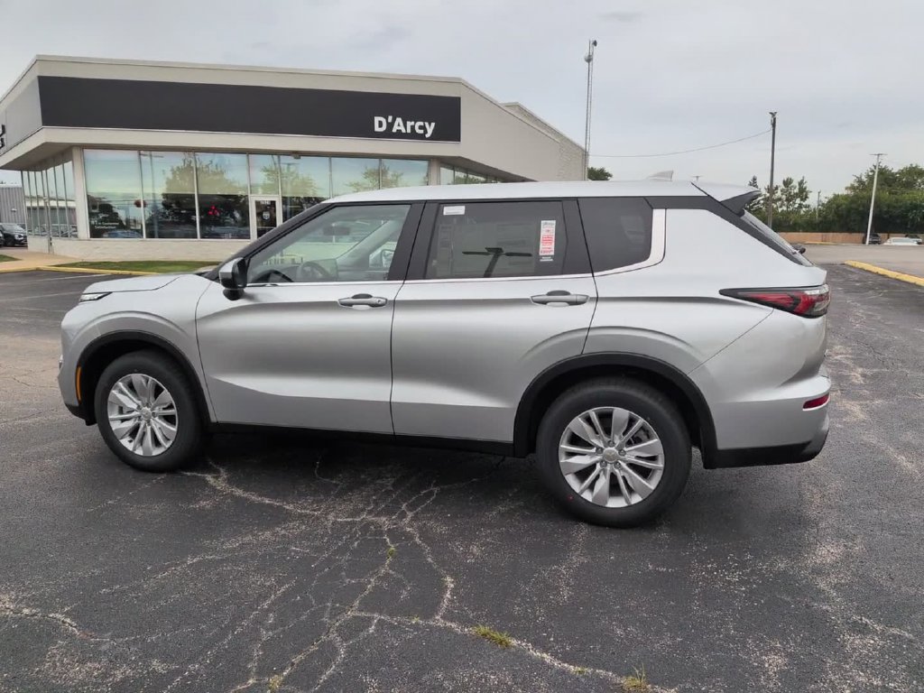 New 2026 Mitsubishi Outlander ES AWD/4WD image 14