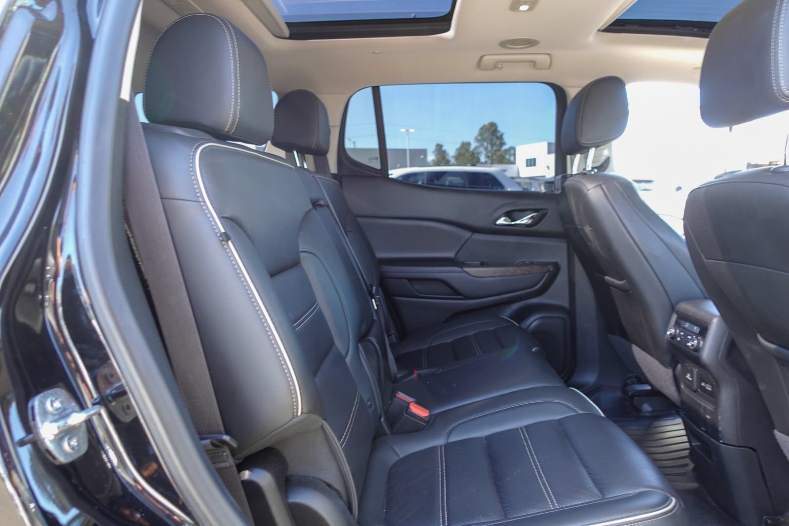 Used 2021 GMC Acadia Denali w/ Denali Ultimate Package AWD/4WD image 14