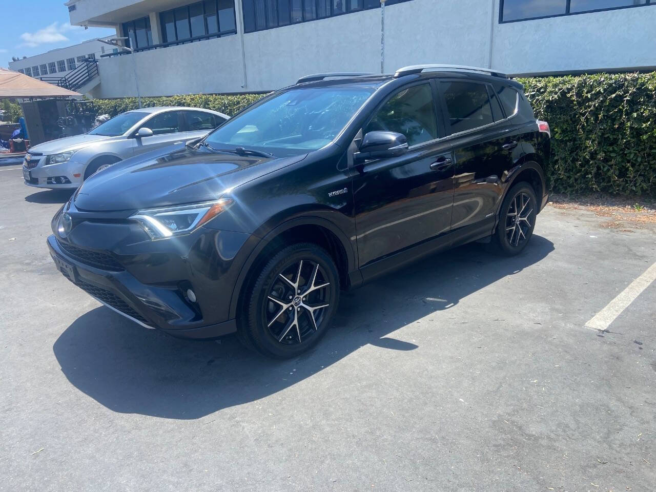 Used 2017 Toyota RAV4 SE AWD/4WD image 2