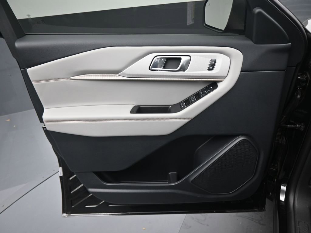 New 2025 Ford Explorer Active w/ Active Comfort Package image 18