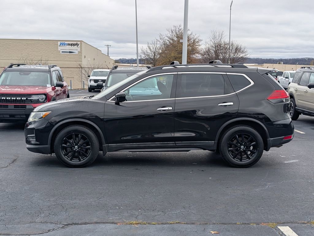 Used 2017 Nissan Rogue SV w/ Midnight Edition image 5
