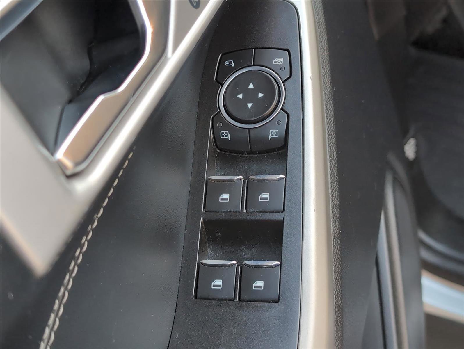 Used 2022 Ford Explorer Limited w/ Equipment Group 301A image 16