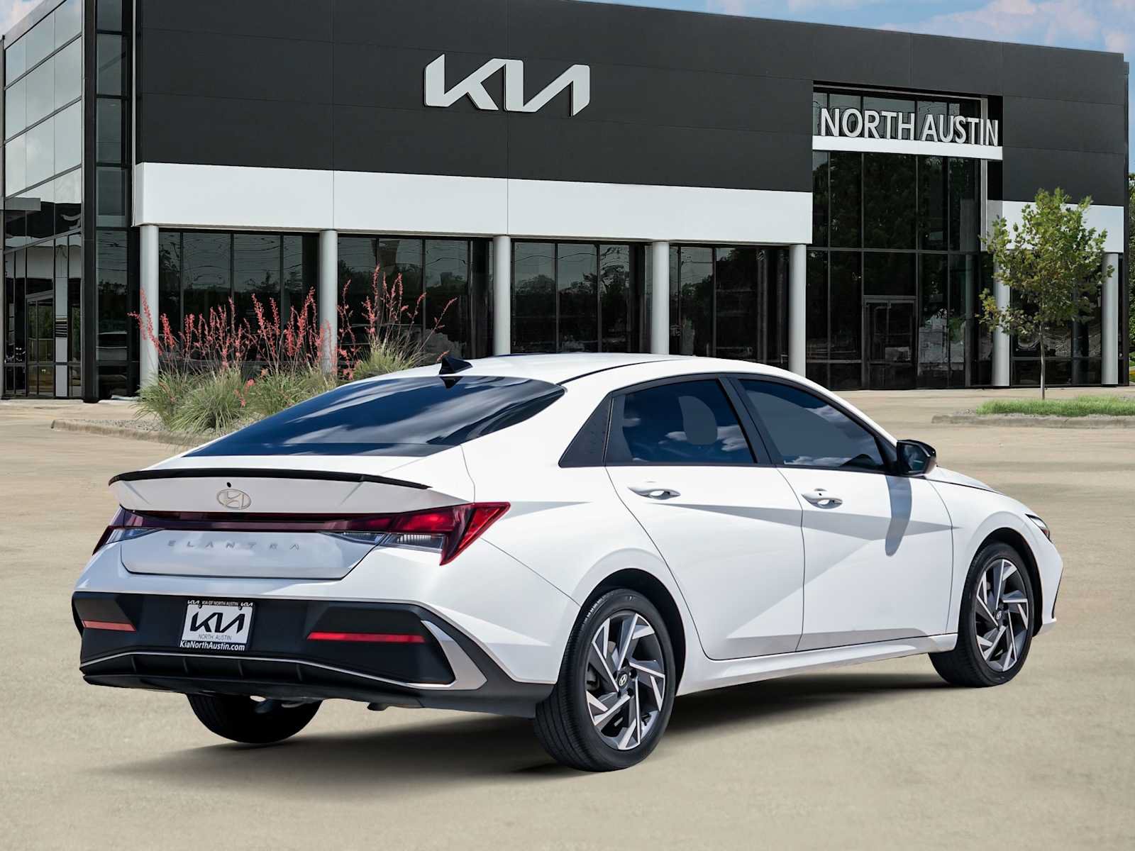 Used 2025 Hyundai Elantra Sport FWD image 5