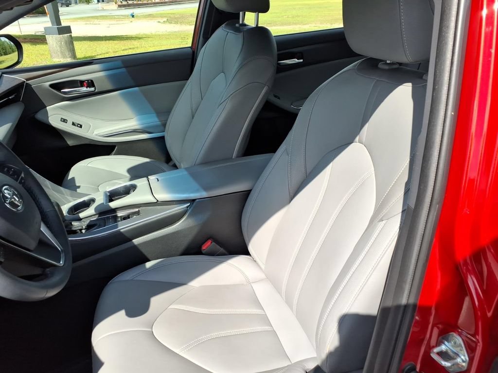 Used 2021 Toyota Avalon XLE w/ Moonroof Package FWD image 14