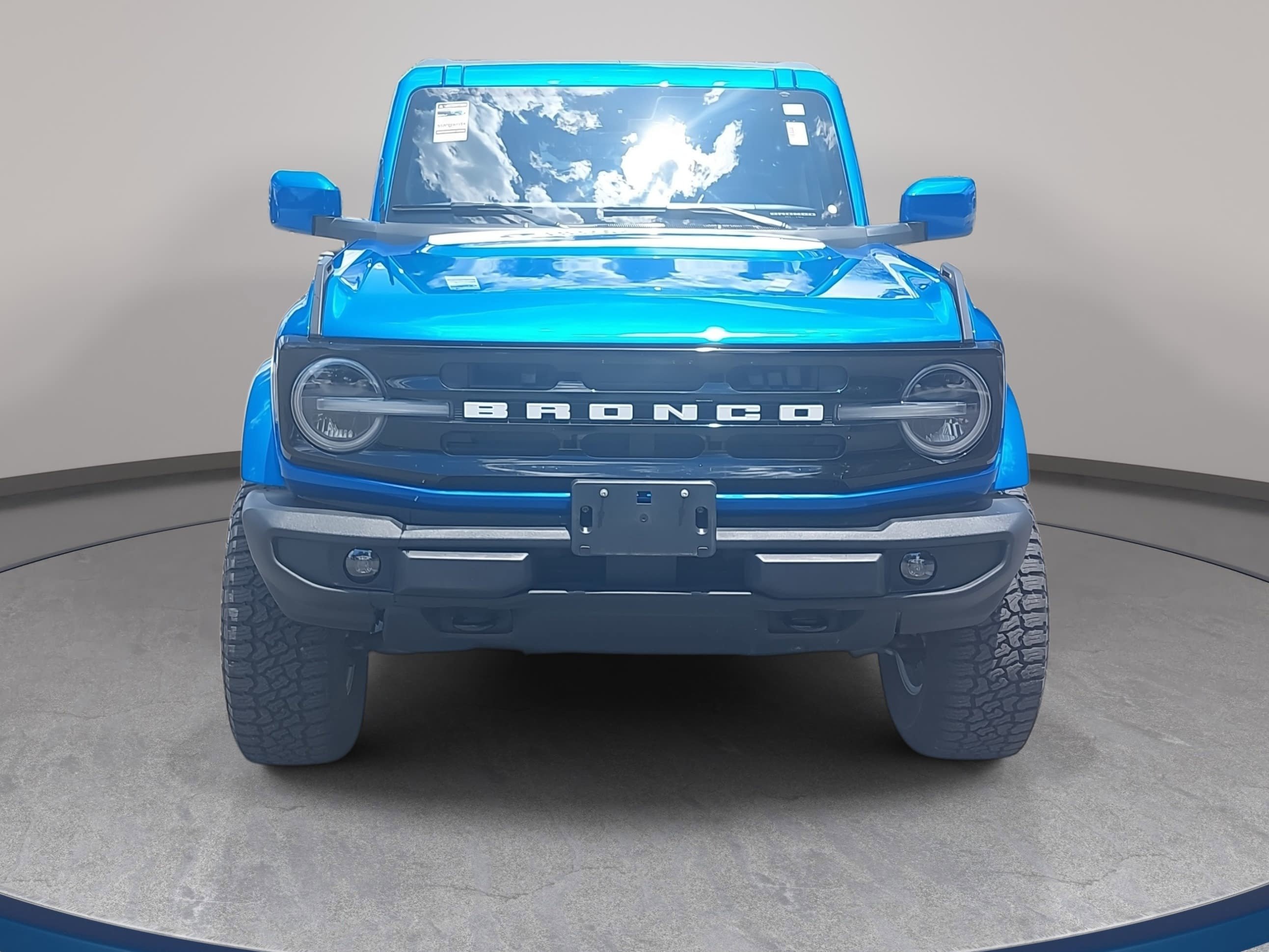 Used 2024 Ford Bronco Outer Banks AWD/4WD image 2