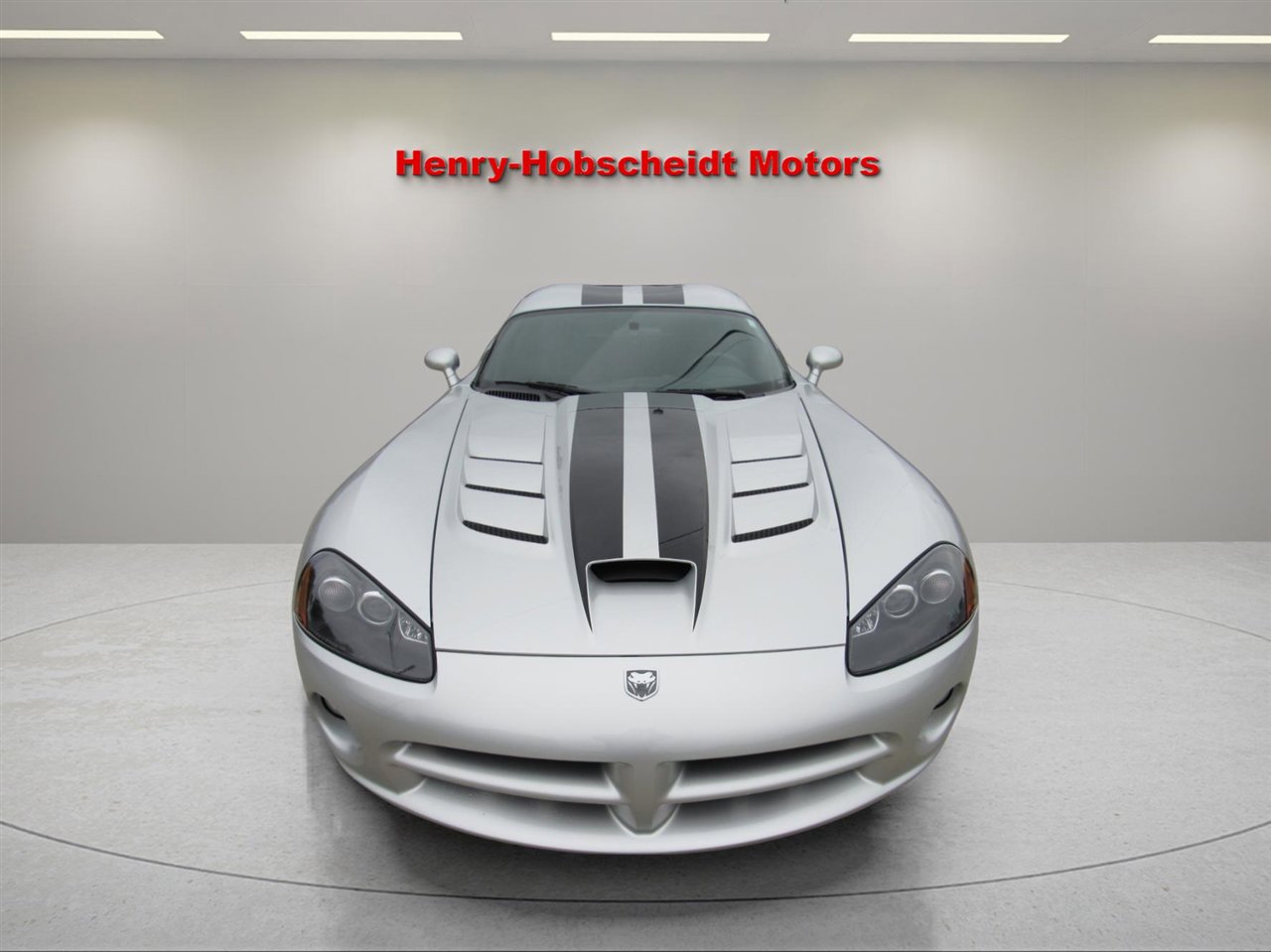 Used 2009 Dodge Viper SRT-10 image 2
