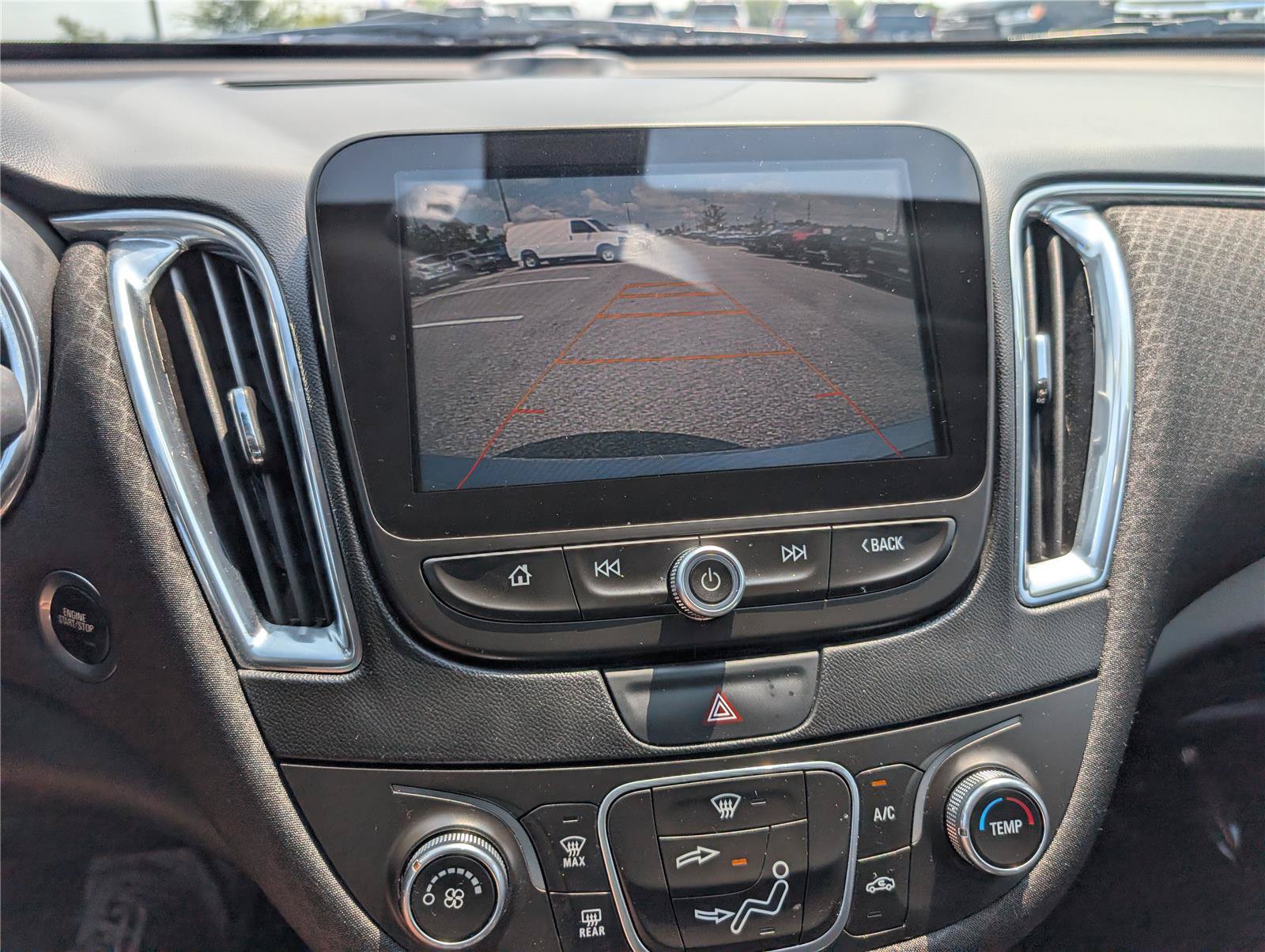 Used 2017 Chevrolet Malibu LT FWD image 28