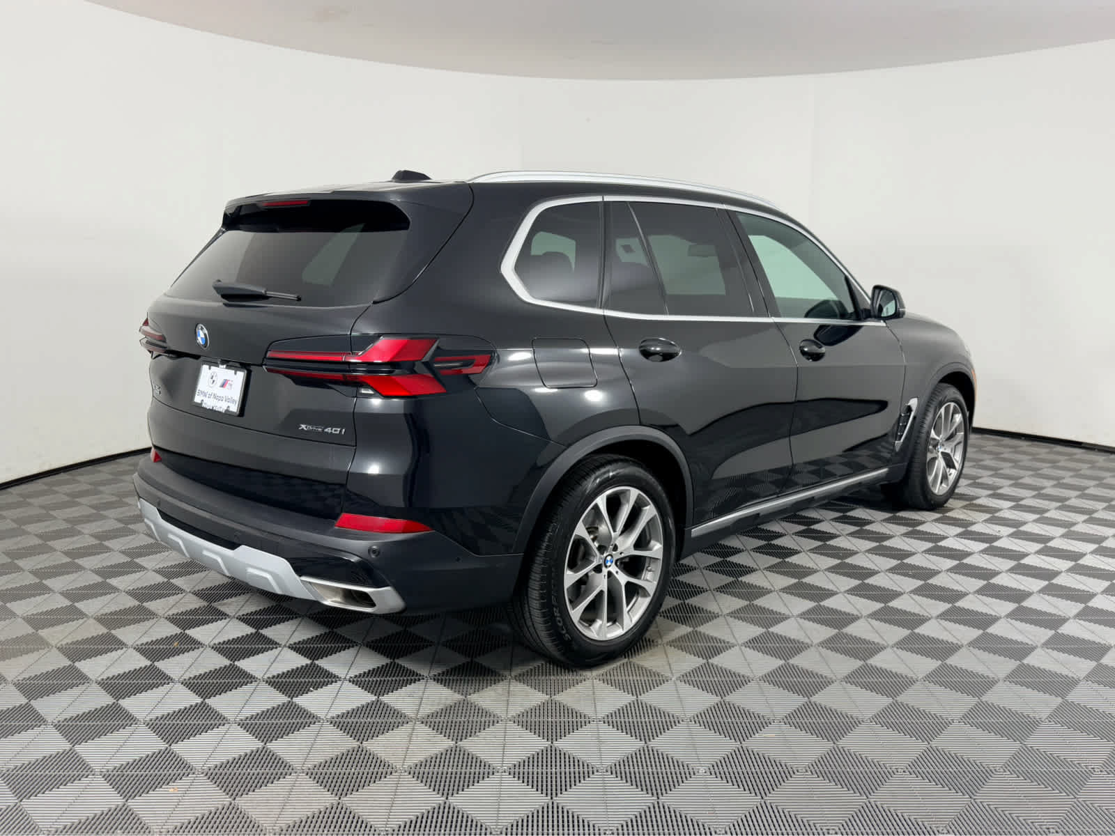 Used 2024 BMW X5 xDrive40i w/ Premium Package AWD/4WD image 3