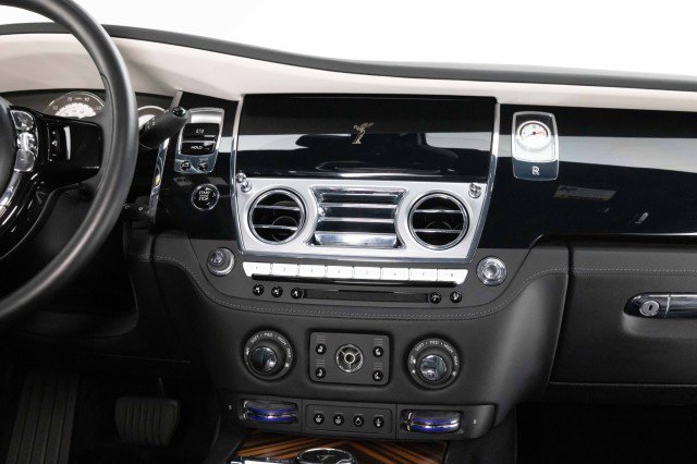 Used 2015 Rolls-Royce Wraith image 16