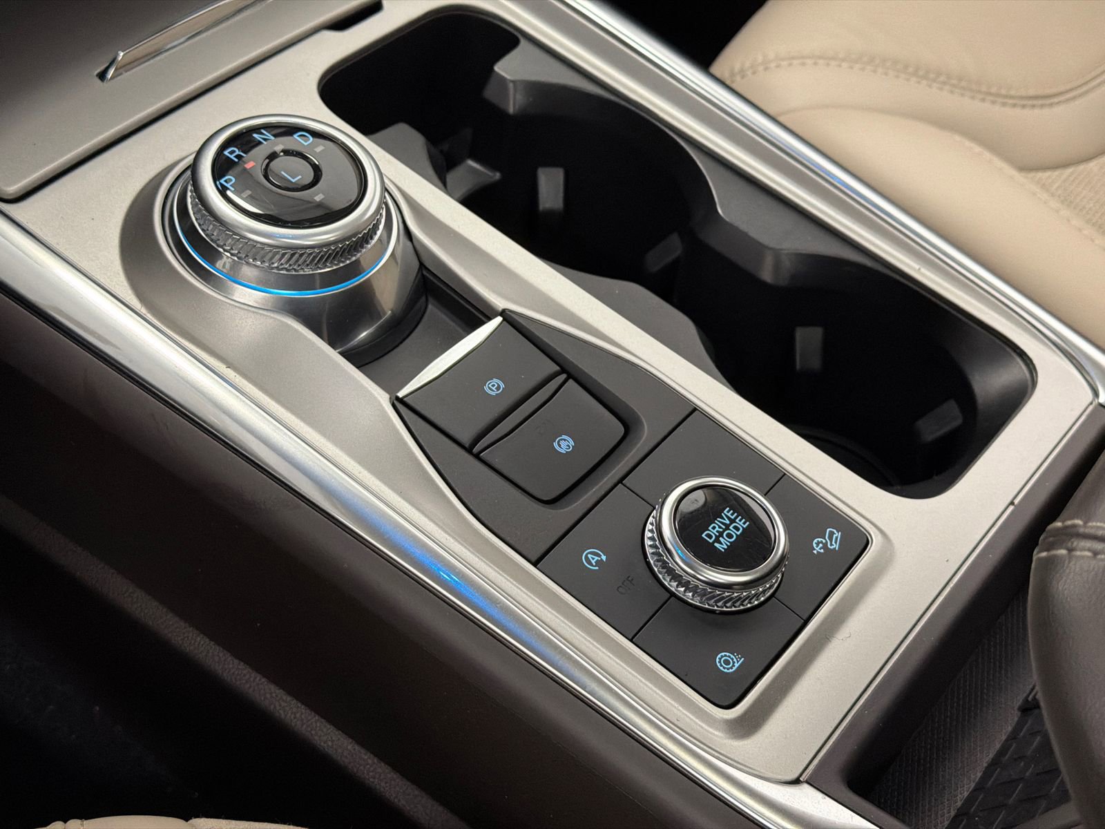 Used 2023 Ford Explorer Platinum w/ Technology Package image 31