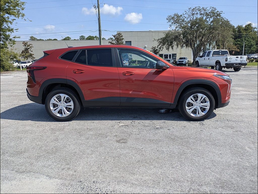 Used 2024 Chevrolet Trax LS w/ Driver Confidence Package FWD image 3