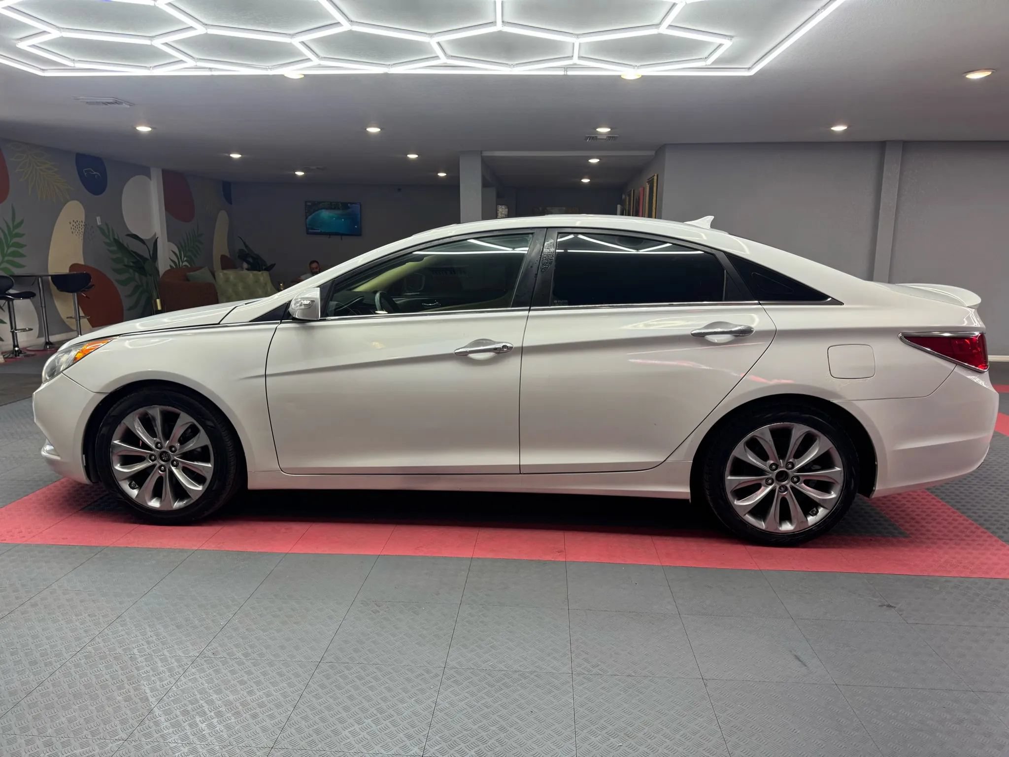 Used 2011 Hyundai Sonata Limited w/ Navigation Pkg 5 FWD image 4
