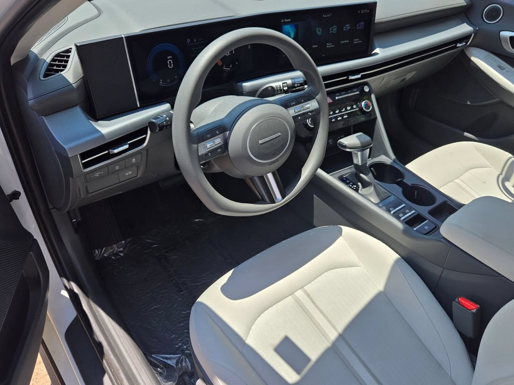 Used 2025 Hyundai Sonata SE FWD image 11