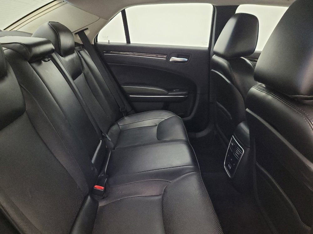 Used 2017 Chrysler 300 C image 19