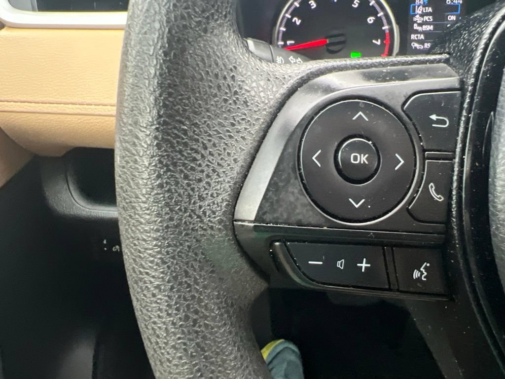 Used 2021 Toyota RAV4 XLE w/ Convenience Package FWD image 52