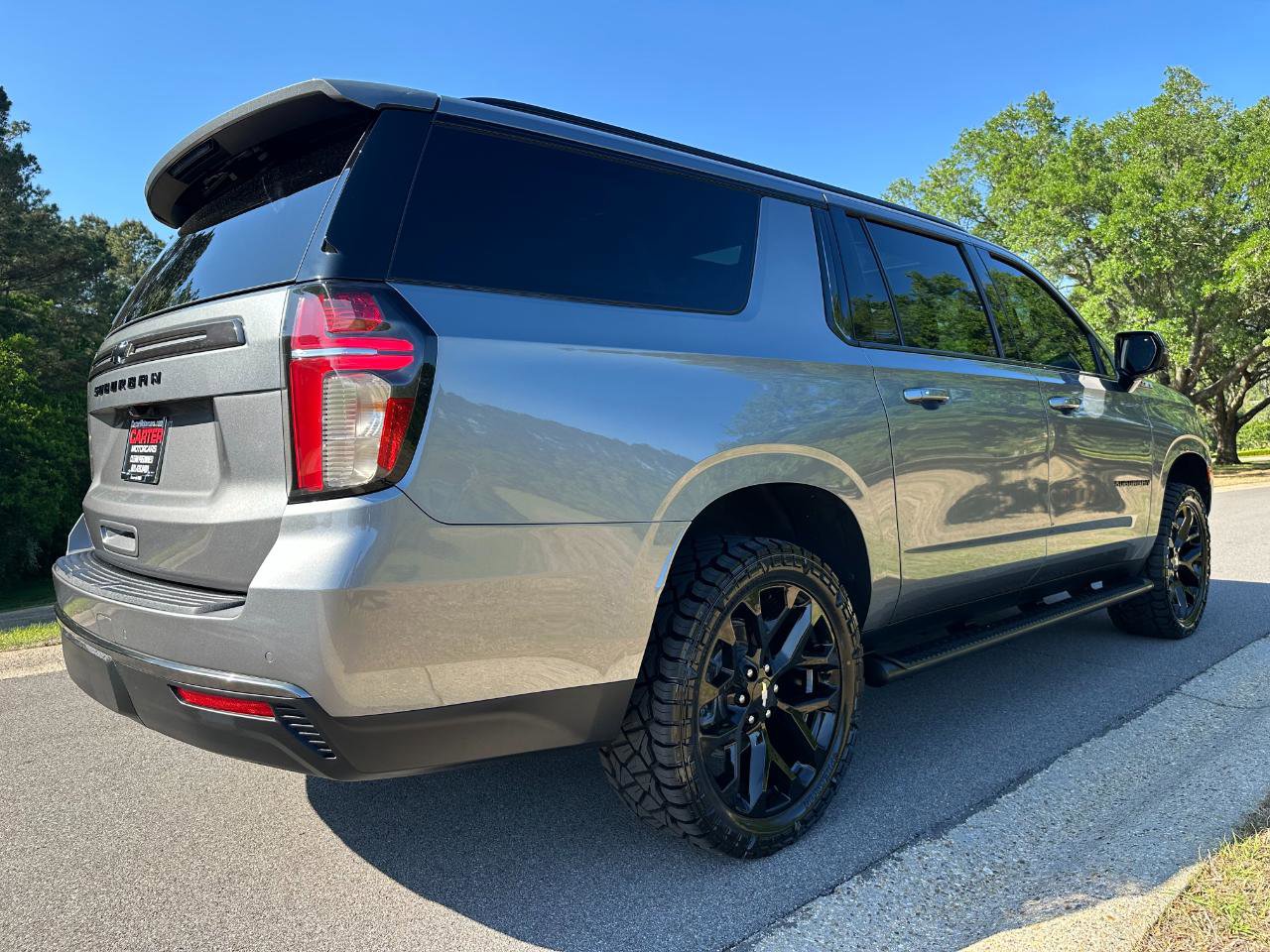 Used 2022 Chevrolet Suburban Z71 w/ Luxury Package AWD/4WD image 5